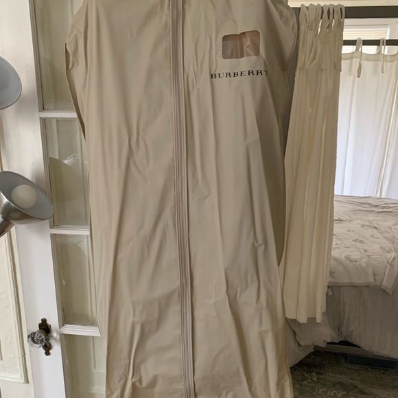 Woman’s Burberry Coat - Picture 4 of 13